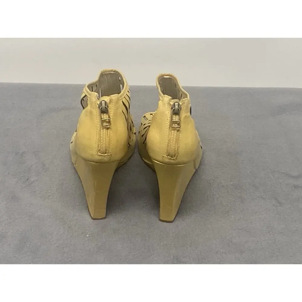 Pour‎ La Victorie Women’s Leather Wedge Peep Toe Shoes Size 8 Yellow - Picture 4 of 5